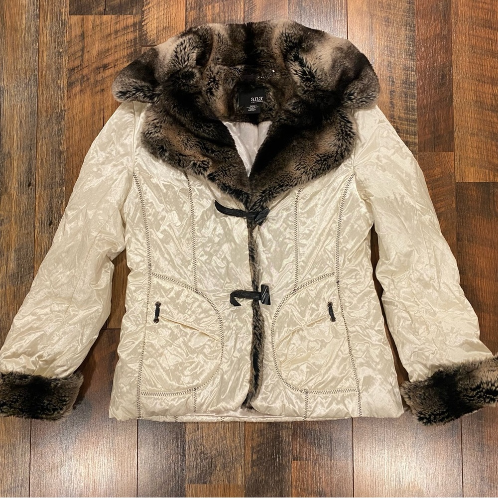 A.n.a. Womens A new approach faux fur ivory coat size small